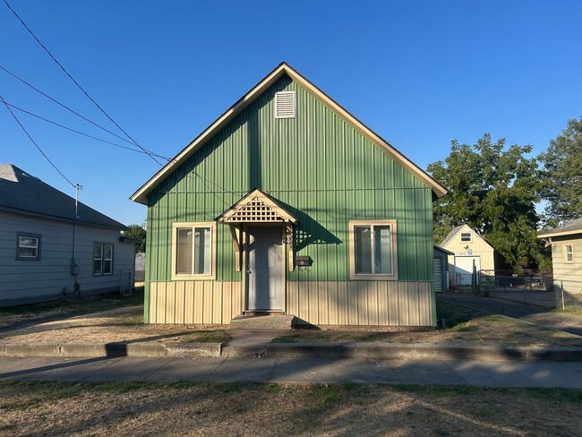 property at 323 SW 16th St