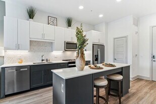 100 W. Interstate Hwy 635 in Irving, TX - Building Photo