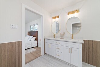 1830 Locksford St in Houston, TX - Building Photo - Building Photo