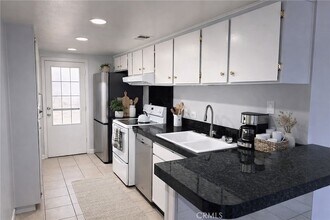 74443 Driftwood Dr, Unit 3 in Palm Desert, CA - Foto de edificio - Building Photo