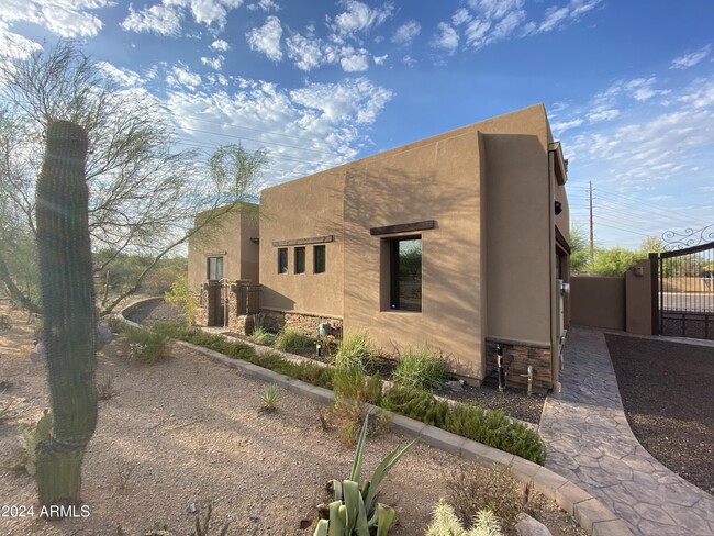 5559 E El Sendero Dr in Cave Creek, AZ - Foto de edificio - Building Photo