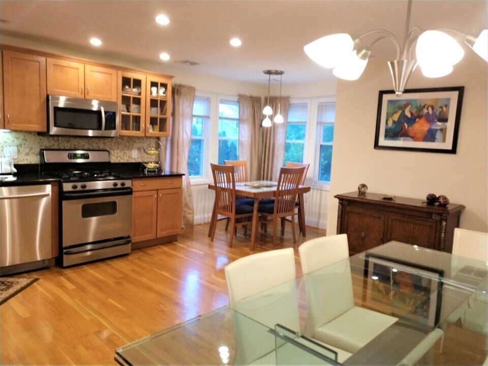 34 Miller Rd in Newton, MA - Building Photo