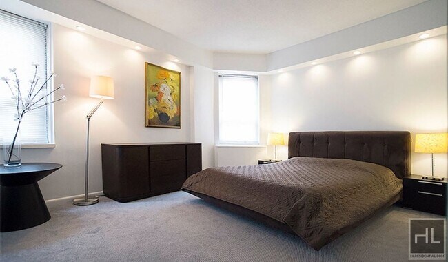 E 47 st in New York, NY - Building Photo - Building Photo
