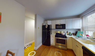 56 Kelly Rd, Unit 1 in Cambridge, MA - Building Photo - Building Photo