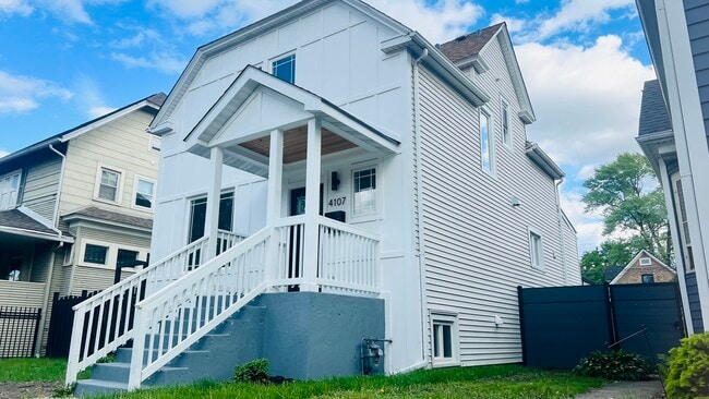 4107 W Addison St in Chicago, IL - Building Photo - Building Photo