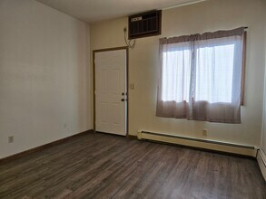 463-463 Hwy 1 W in Iowa City, IA - Building Photo - Building Photo