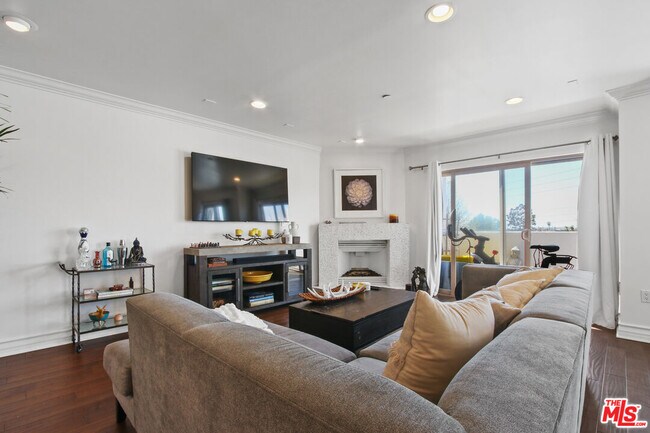 1621 Barry Ave in Los Angeles, CA - Building Photo - Building Photo