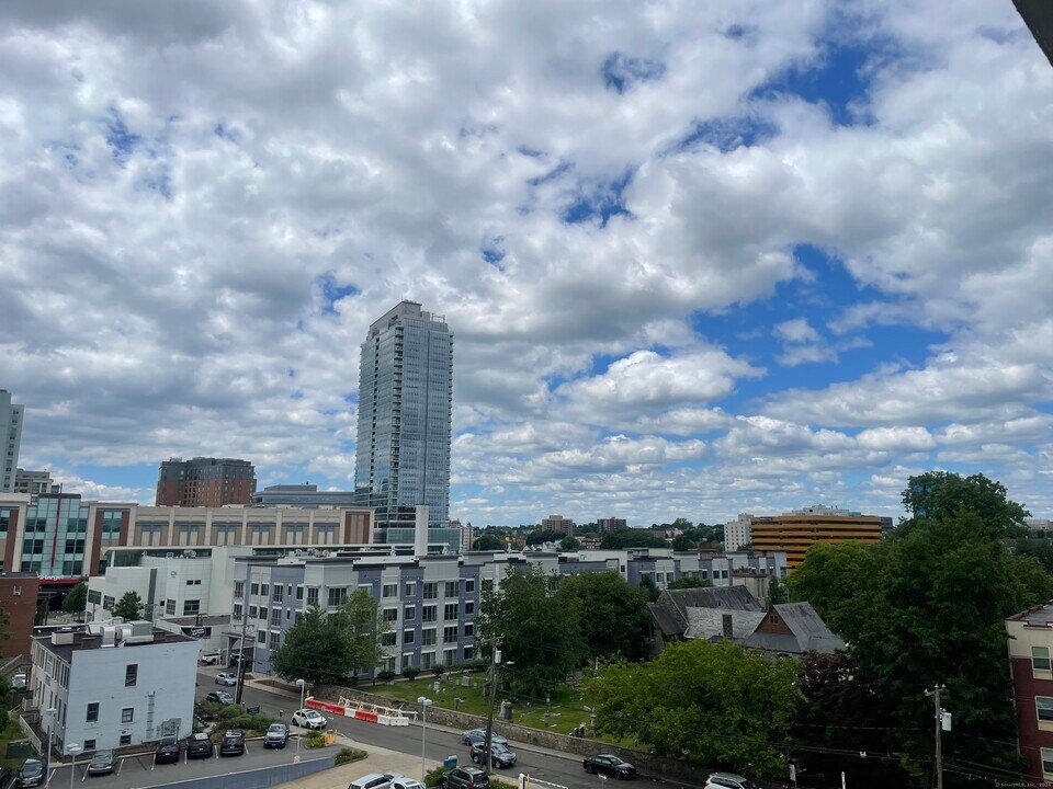 700 Summer St in Stamford, CT - Building Photo