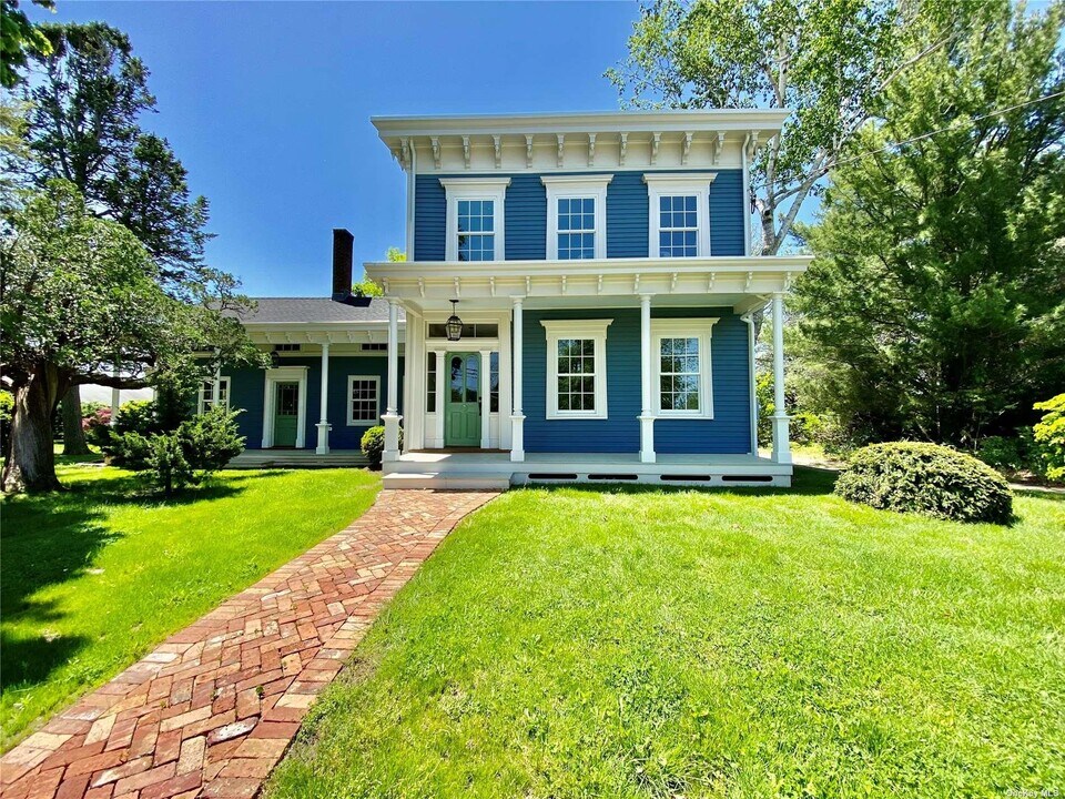 1685 Peconic Ln in Peconic, NY - Building Photo