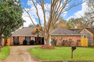 14207 Wickersham Ln in Houston, TX - Building Photo