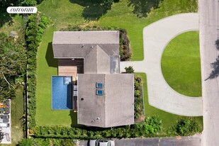 28 Cliff Dr in Sag Harbor, NY - Foto de edificio - Building Photo