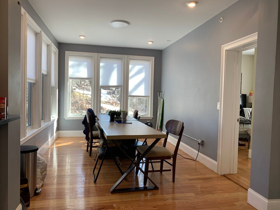 1661 Commonwealth Ave in Boston, MA - Building Photo