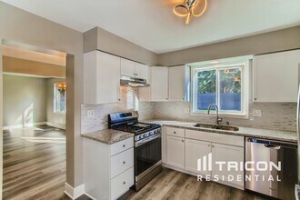 1665 Trafalgar Ln in Aurora, IL - Building Photo - Building Photo