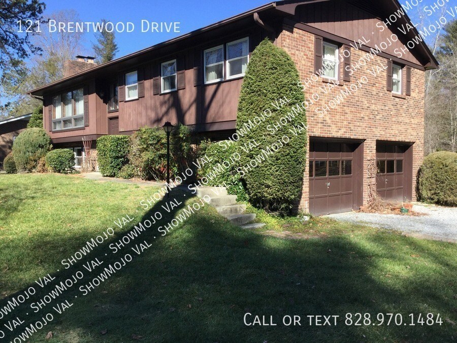 121 Brentwood Dr in Hendersonville, NC - Building Photo