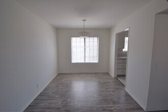 24822 Walnut St, Unit 02 in Santa Clarita, CA - Building Photo - Building Photo