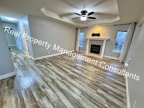 1003 Redwood Dr in Raymore, MO - Building Photo - Building Photo