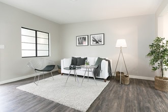 The Devonshire in Phoenix, AZ - Building Photo - Building Photo