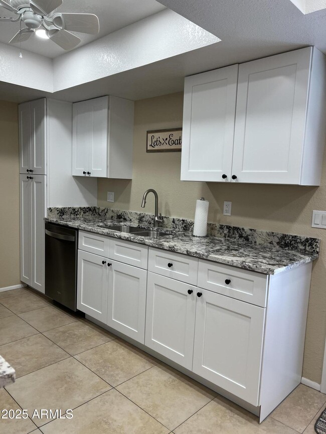 12212 N Paradise Vlg Pkwy S in Phoenix, AZ - Building Photo - Building Photo