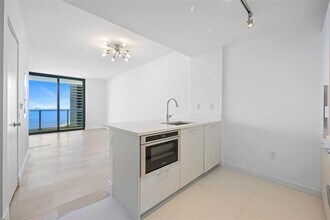 501 NE 31st St, Unit 3205 in Miami, FL - Foto de edificio - Building Photo