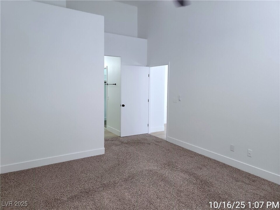 201 Crown Imperial St in Henderson, NV - Building Photo