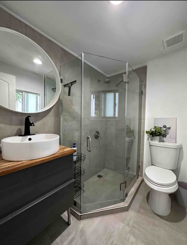 2230 NW 6th St, Unit C in Miami, FL - Building Photo - Building Photo