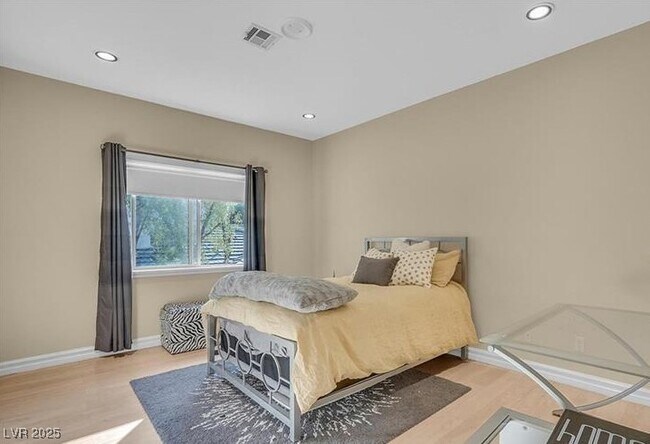 1916 Redbird Crest Ln in Las Vegas, NV - Building Photo - Building Photo