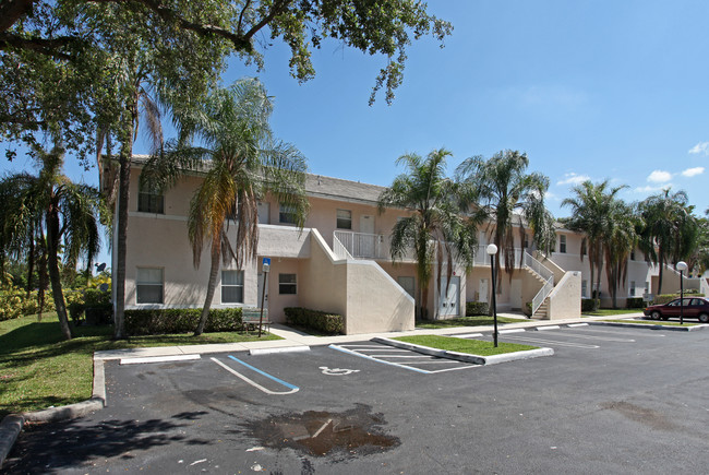 10917-10931 Royal Palm Blvd in Coral Springs, FL - Building Photo - Building Photo