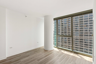 319 W Wolf Point Plaza in Chicago, IL - Building Photo - Building Photo