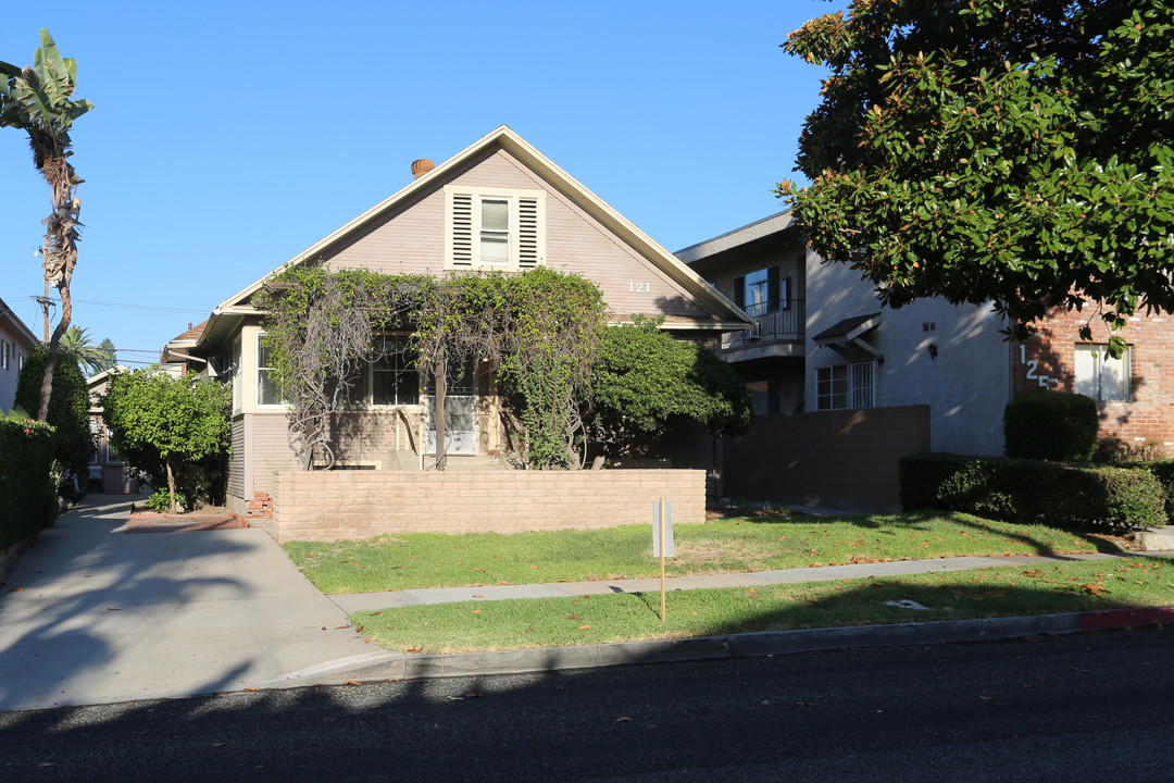 121 N Belmont St in Glendale, CA - Building Photo