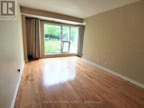 250 Lett St in Ottawa, ON - Building Photo - Building Photo