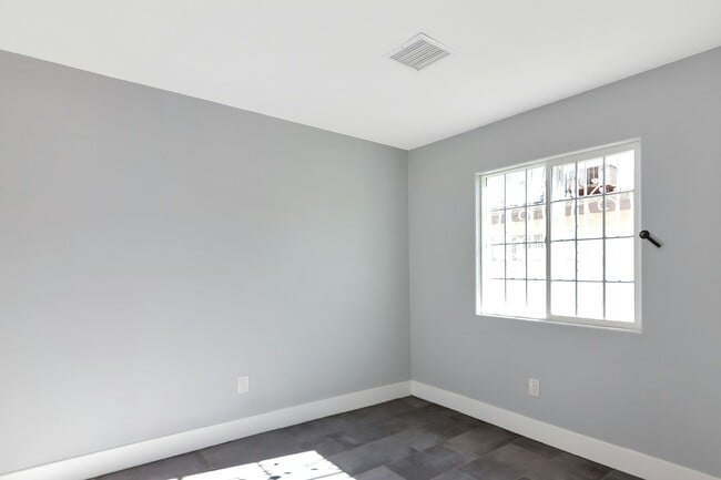 2518 N McCarran St in North Las Vegas, NV - Building Photo - Building Photo