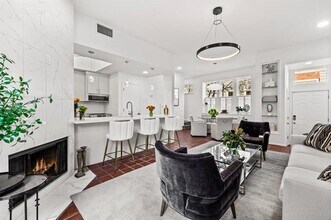 4006 Holland Ave in Dallas, TX - Foto de edificio - Building Photo