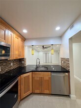 20730 NE 8th Ct in Miami, FL - Foto de edificio - Building Photo