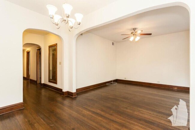 3047 W Logan Blvd in Chicago, IL - Building Photo - Building Photo