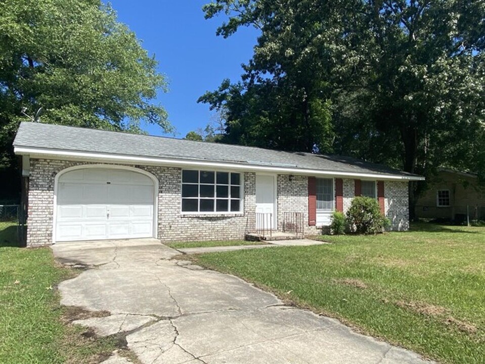 107 Greenhurst Ave in Summerville, SC - Building Photo