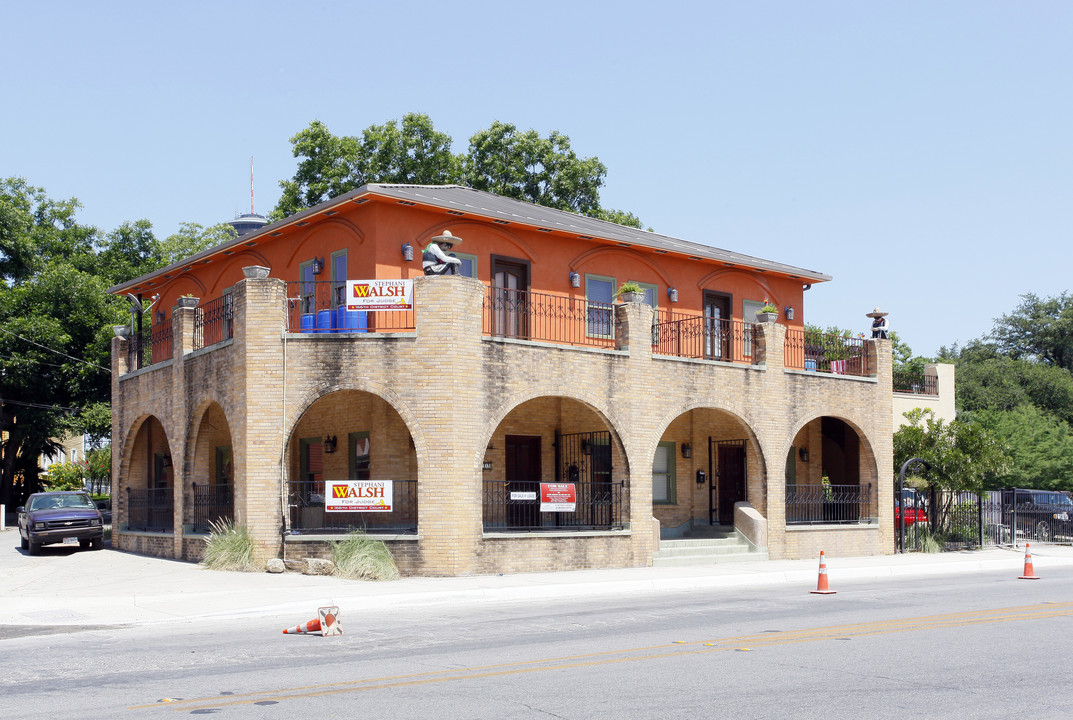 604 S St Marys St in San Antonio, TX - Building Photo