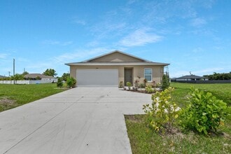 2426 Santa Barbara Blvd N in Cape Coral, FL - Building Photo - Building Photo