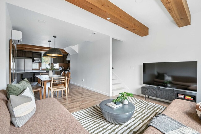 925 NE 23rd Ave-Unit -ID1309874P in Portland, OR - Building Photo - Building Photo