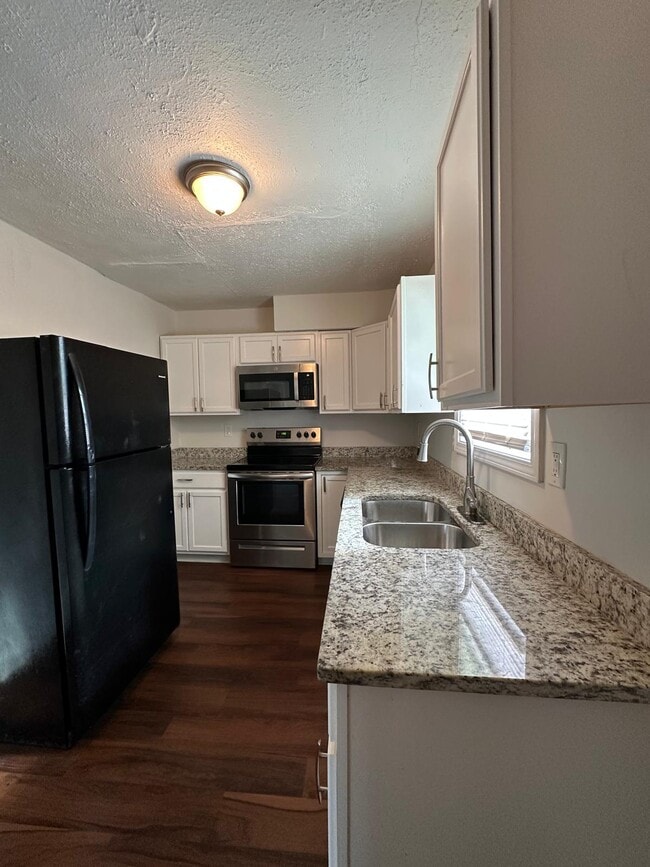 1165 Lakeshore Dr in Jonesboro, GA - Building Photo - Building Photo