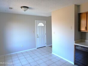 5820 Briarwood Dr in Horn Lake, MS - Foto de edificio - Building Photo