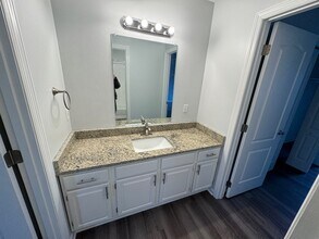 230 Chesna Dr in Pittsburgh, PA - Building Photo - Building Photo