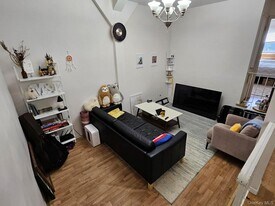 16-21 200th St in Queens, NY - Building Photo