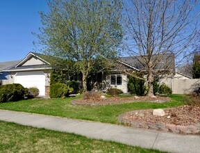 9314 N Macie Loop in Hayden, ID - Building Photo - Building Photo