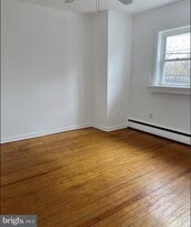 672 Colwell Rd in Woodlyn, PA - Building Photo