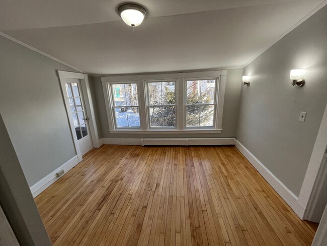 64 State St in Brewer, ME - Foto de edificio - Building Photo