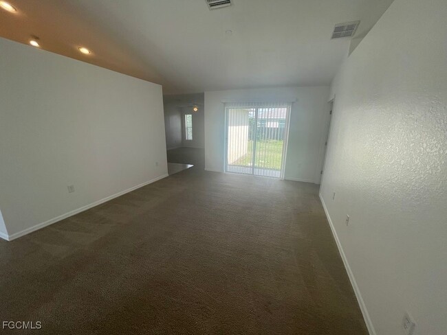 1601 Flora Ave S in Lehigh Acres, FL - Building Photo - Building Photo