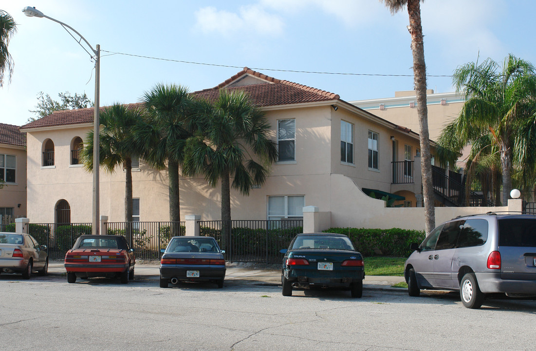 410 S Rosemary Ave in West Palm Beach, FL - Building Photo