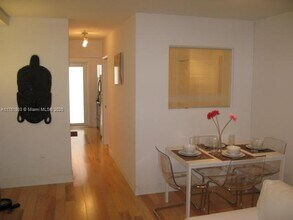 1035 Meridian Ave in Miami Beach, FL - Building Photo - Building Photo