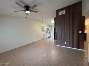4238 Rollingstone Dr in Las Vegas, NV - Building Photo - Building Photo