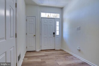 6155 Early Autumn Dr in Centreville, VA - Building Photo - Building Photo